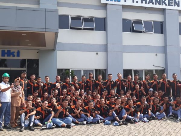 Kunjungan Industri Sebagai Awal Implementasi Link And Match Kunjungan Industri Sebagai Awal Implementasi Link And Match