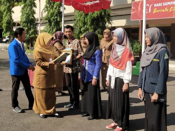 Guru SMK Bhakti Praja Dukuhwaru, meraih prestasi kejuaraan. Guru SMK Bhakti Praja Dukuhwaru, meraih prestasi kejuaraan.