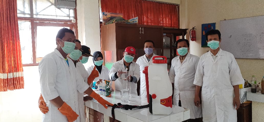 Antisipasi Covid 19, SMK BPD melakukan penyemprotan Antisipasi Covid 19, SMK BPD melakukan penyemprotan
